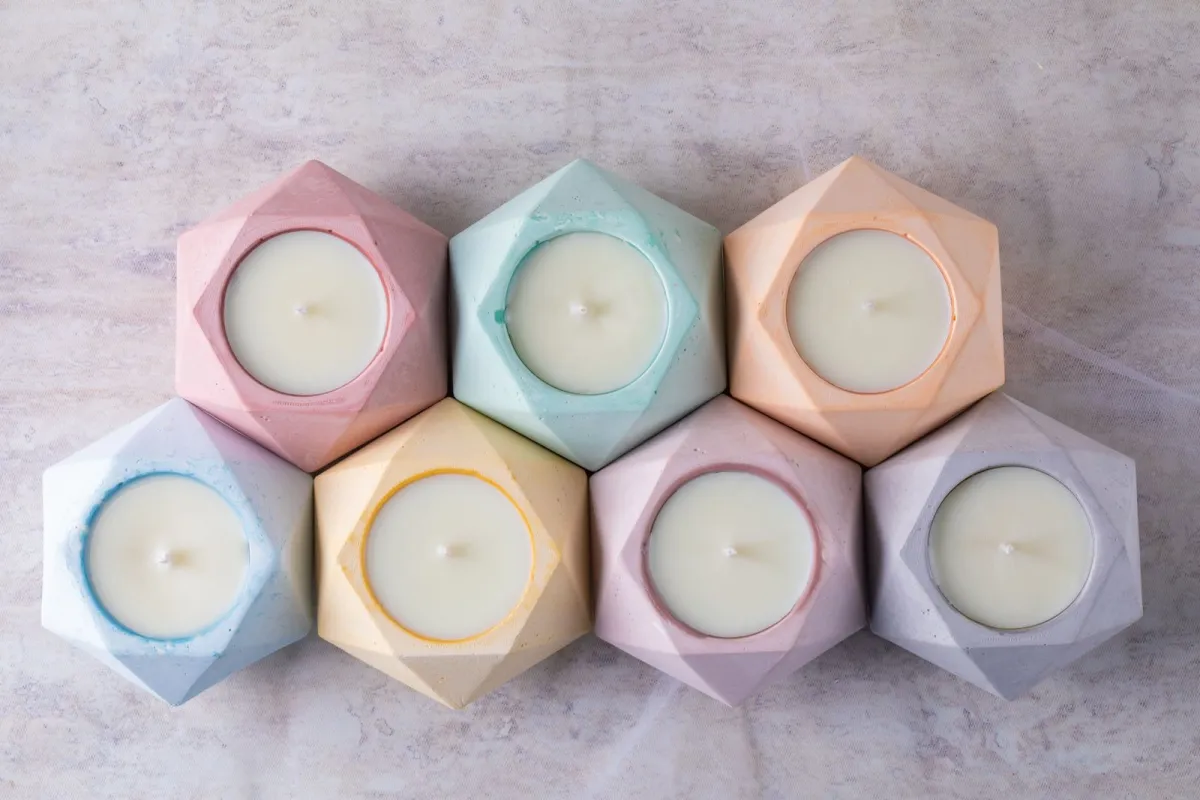 شموع ملوّنة 