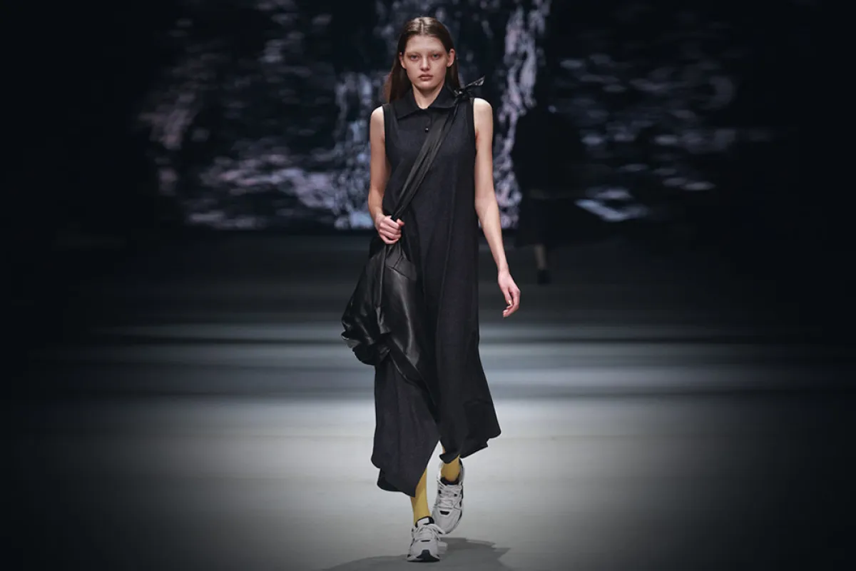 الحذاء الرياضي مع الملابس الرسمية أبرز صيحات الموسم الجديد