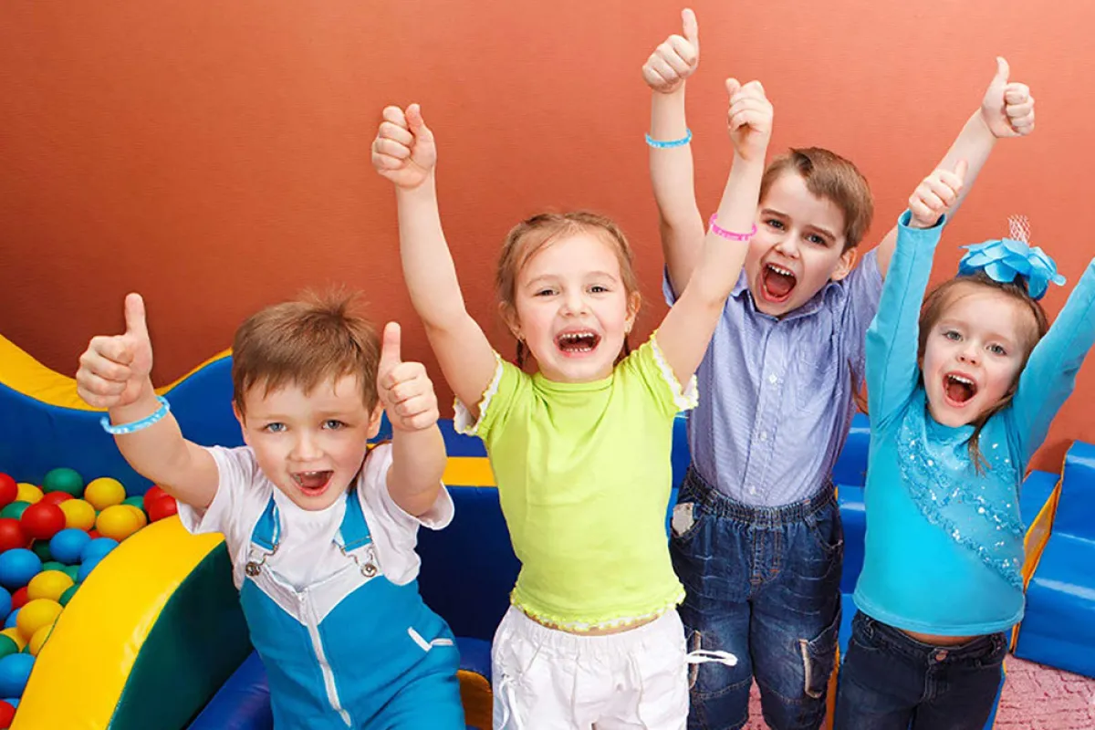 صورة لمجموعة من الأطفال 