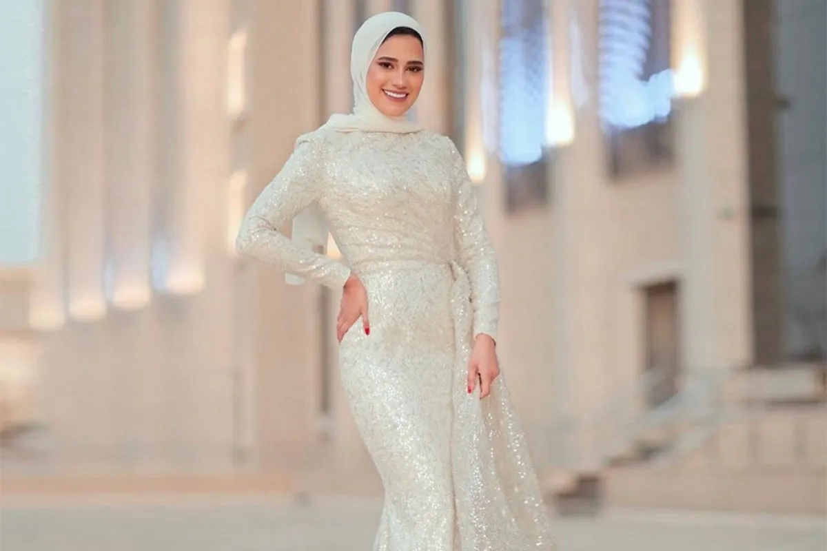 فستان لامع للنحيلات