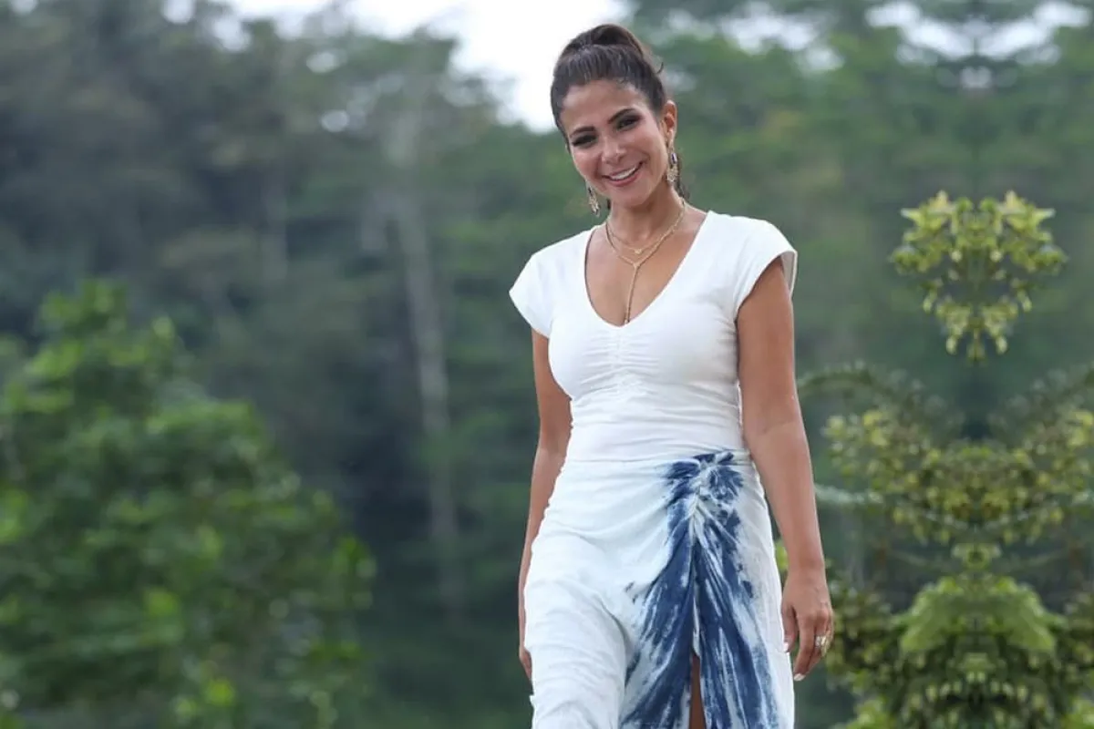 منى زكي بفستان ميدي كاجوال - الصورة من حسابها على إنستغرام