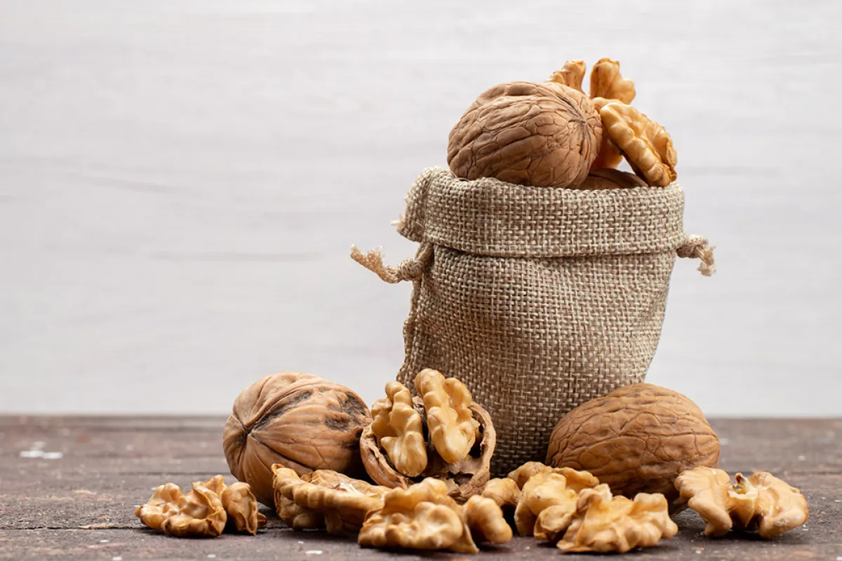 مقشر الجوز الطبيعي للبشرة 