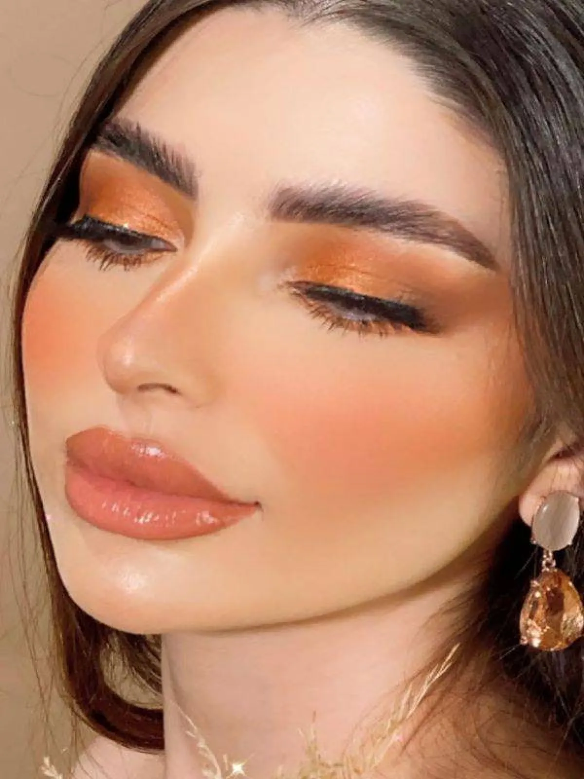 مكياج للبشرة الفاتحة