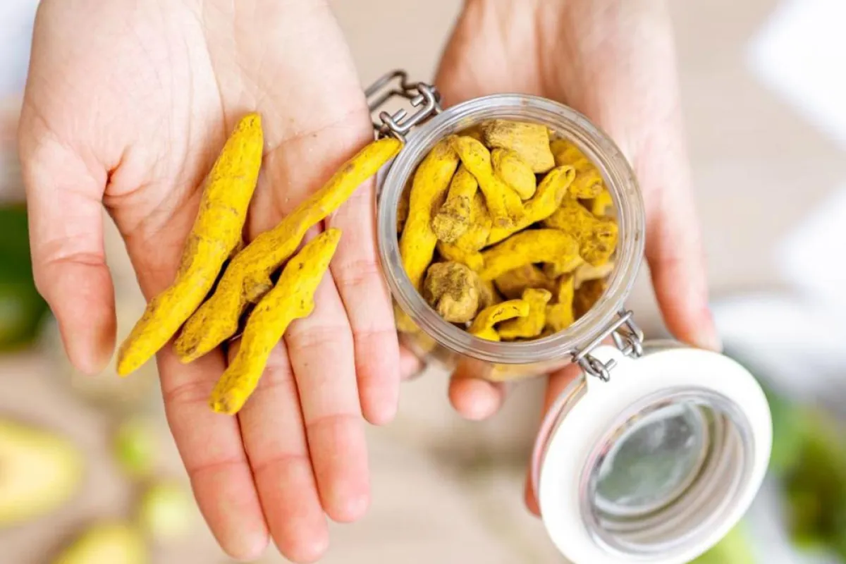 صورة للكركم الخام