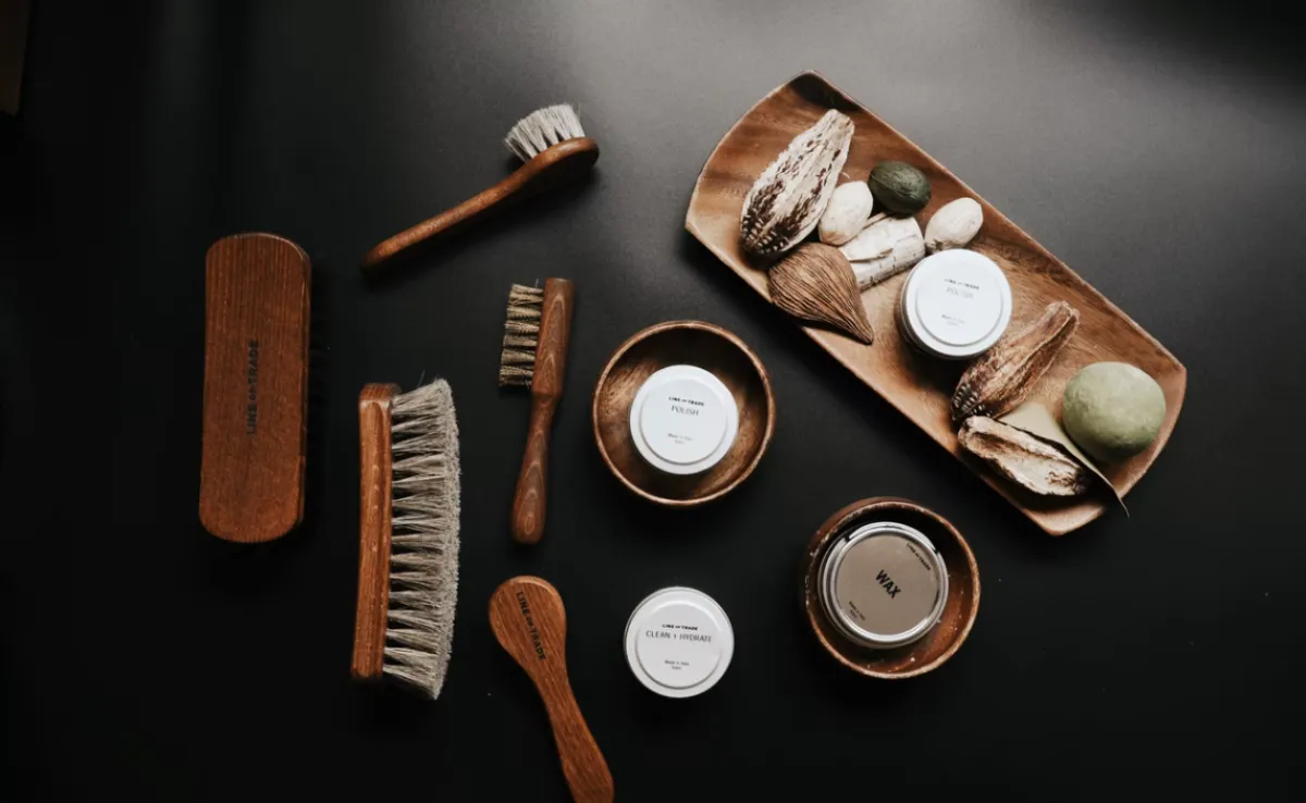 تلميع الحذاء الجلدي