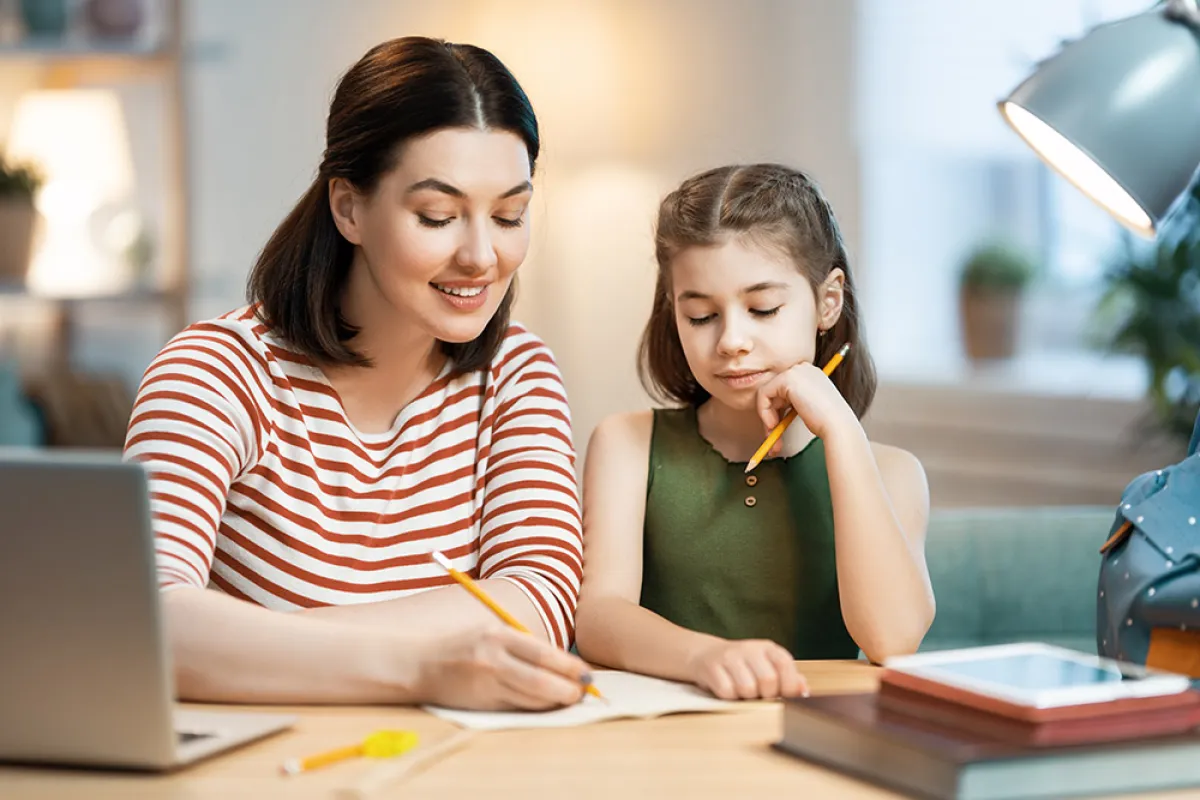 الواجب المدرسي مسؤولية الأطفال أم الآباء؟