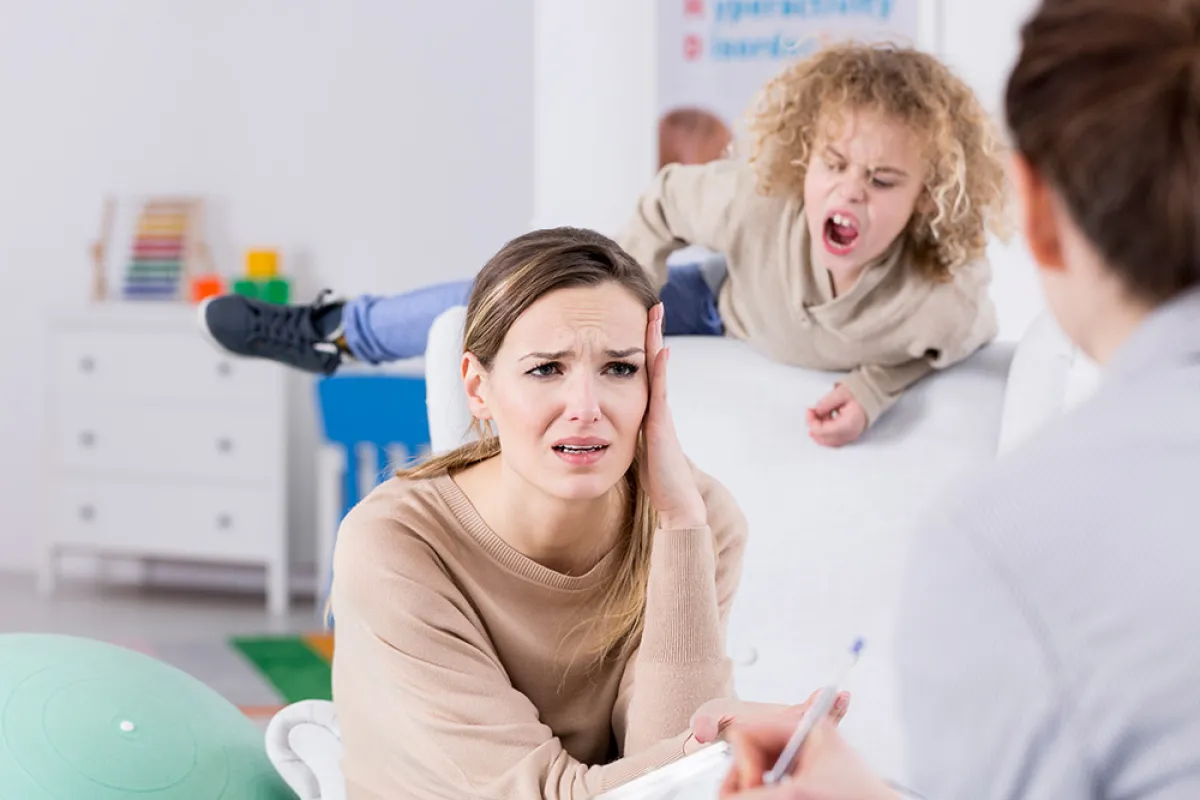  صورة لأم تعانى من مشاكل التبول اللاإرادي مع طفلها