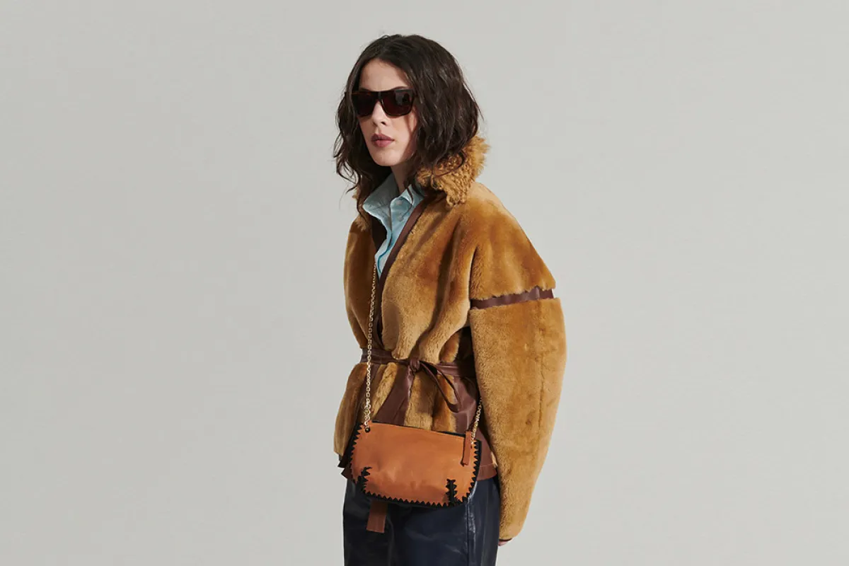 حقائب مزيّنة بالسلاسل