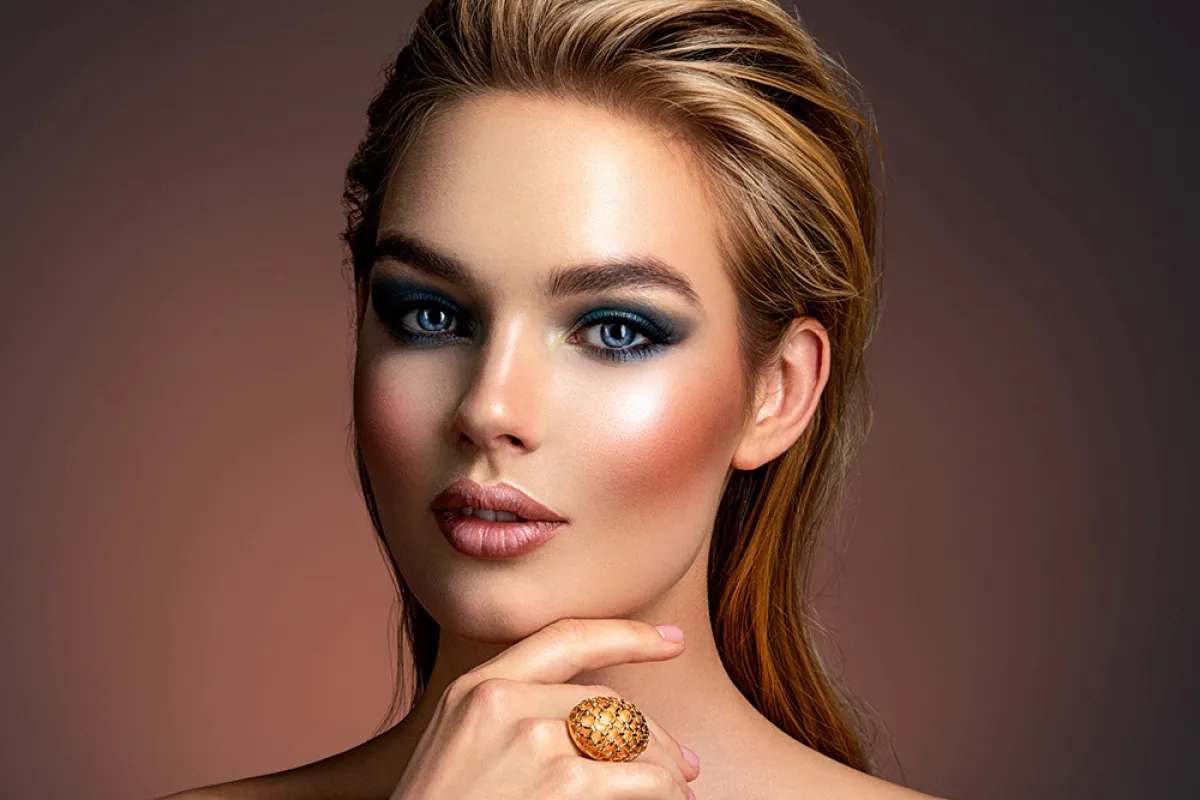 ألوان مكياج عيون سموكي لخريف وشتاء 2021 – 2022