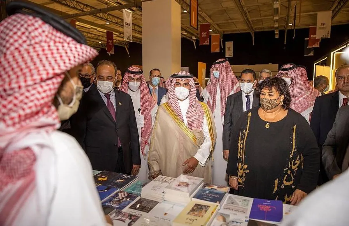 جولة مع الحضور على أجنحة ومرافق المعرض. المصدر (واس)