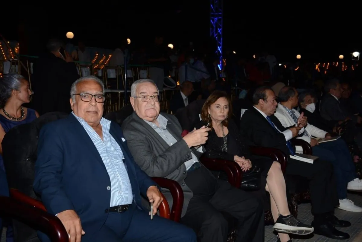 محمد العدل ومحمد عبد العزيز خلال حفل ختام مهرجان الإسكندرية السينمائي الدولي - الصورة من فيسبوك المهرجان