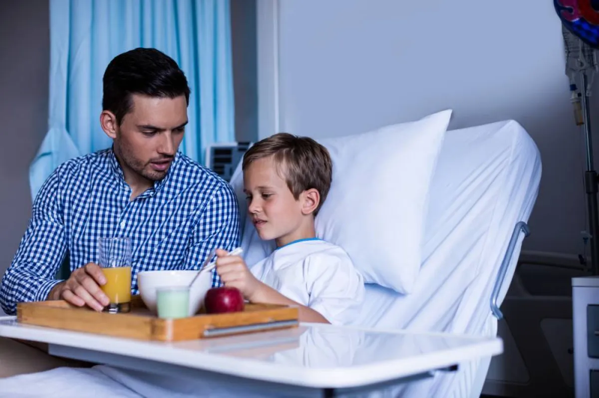 صورة لأب يحاور ابنه