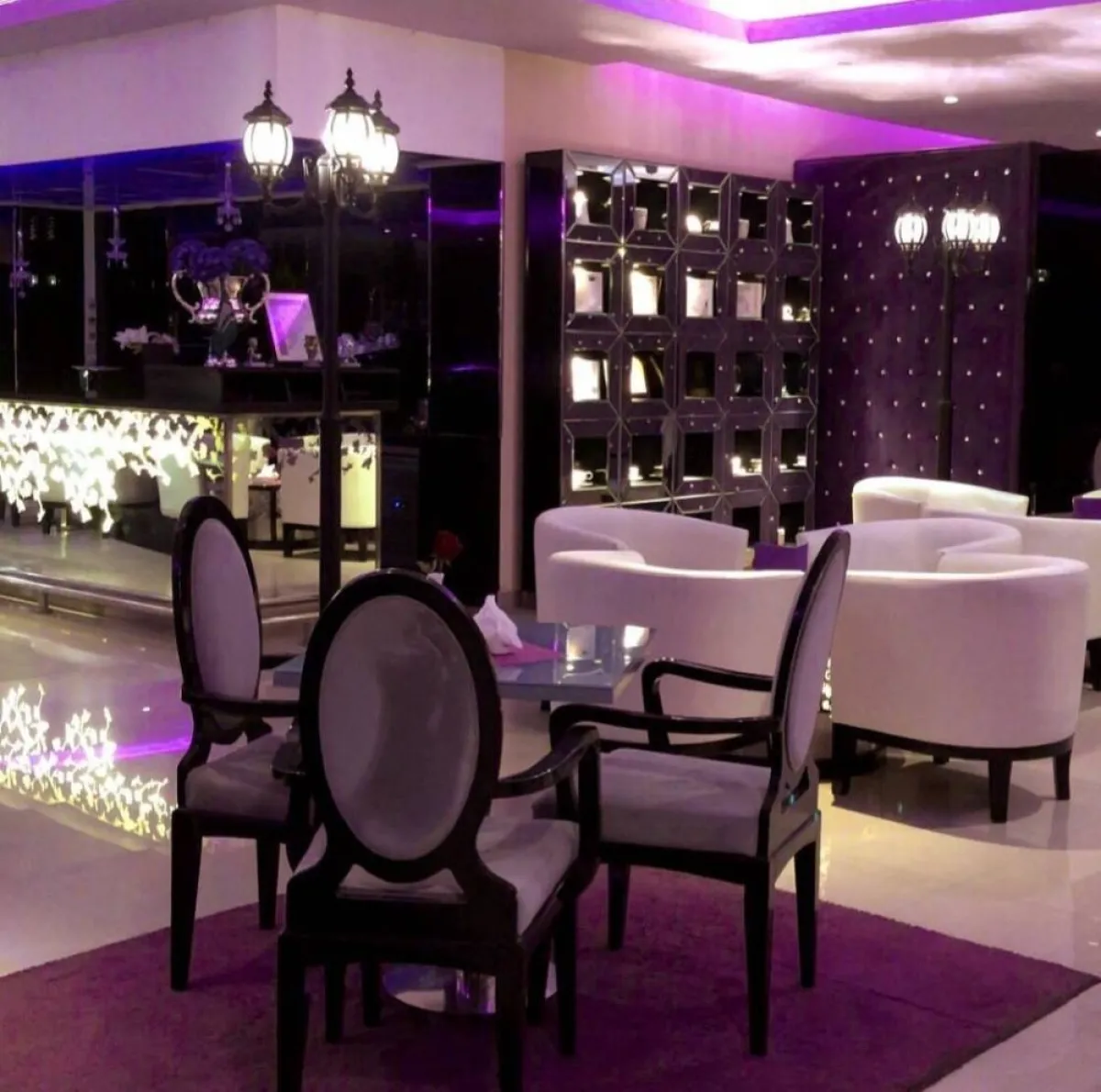 جلسات نسائية رائعة في كافية قهوة وحلا 