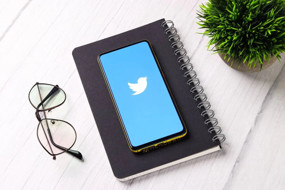 الميزة الجديدة تتيح إضافة الملصقات إلى التغريدات