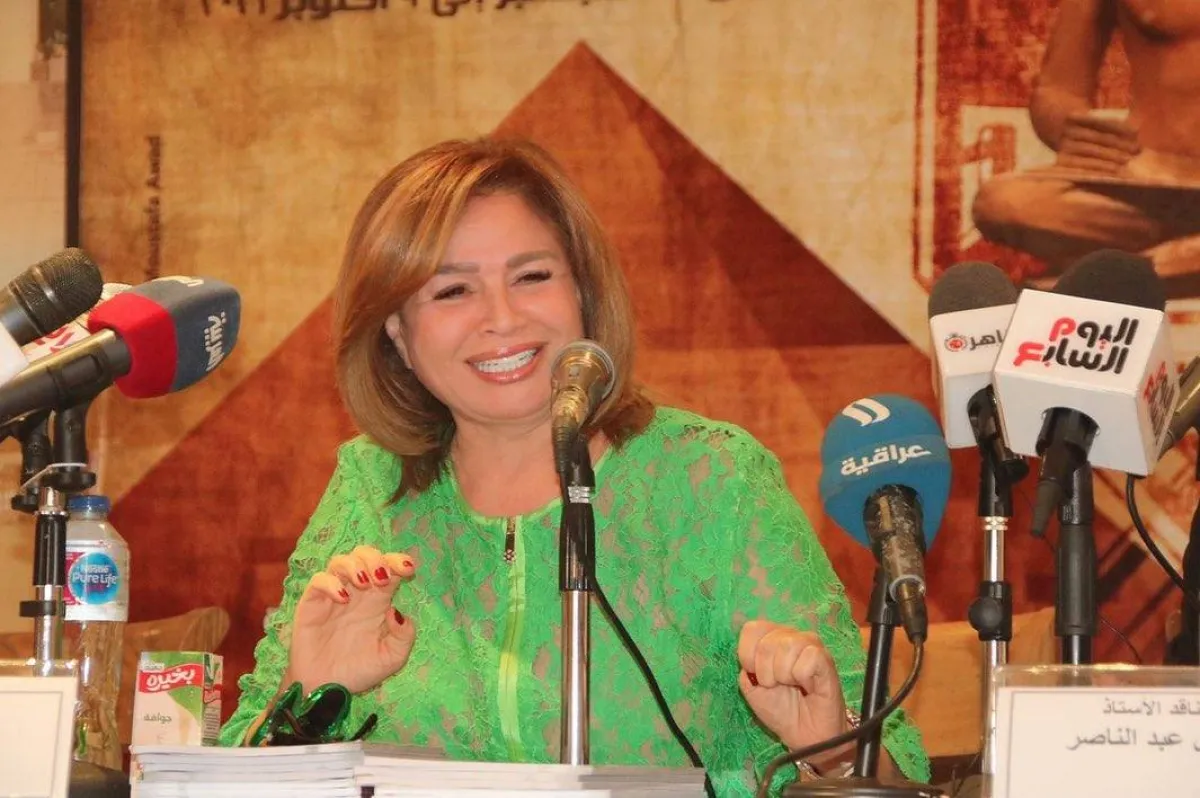 الفنانة إلهام شاهين من ندوة توقيع كتابها - الصورة من حسابها على انستغرام