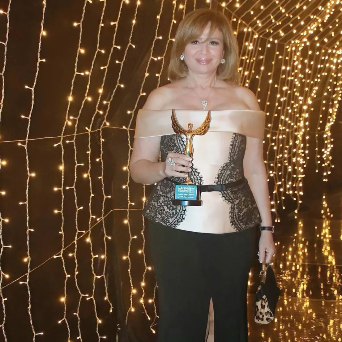 إلهام شاهين في حفل تكريمها في مهرجان الفضائيات العربية- الصورة من حسابها على انستغرام