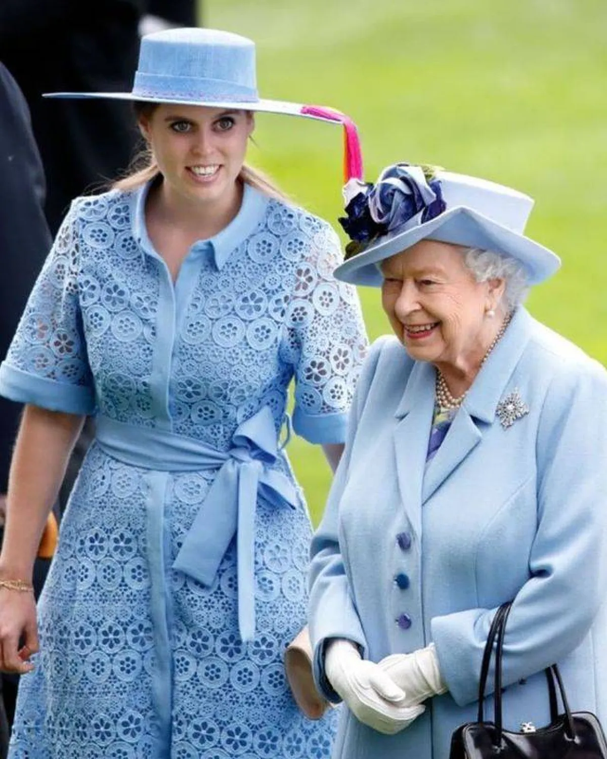 الأميرة بياتريس والملكة إليزابيث- الصورة من حساب Europe Royals على إنستغرام