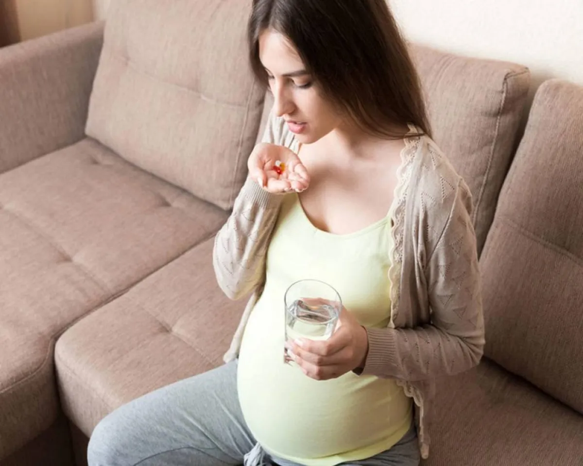 صورة لحامل تتناول المغنيسيوم