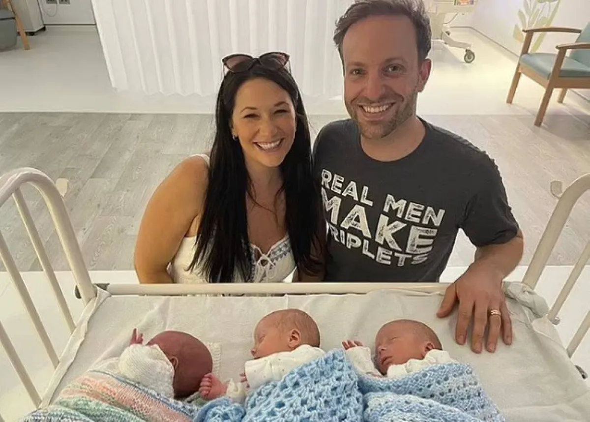 ولادة ثلاثة توائم متطابقين بالمشيمة نفسها في بريطانيا