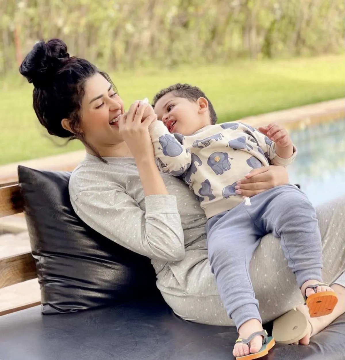 سلمى رشيد وابنها ينيس - الصورة من حسابها على انستغرام