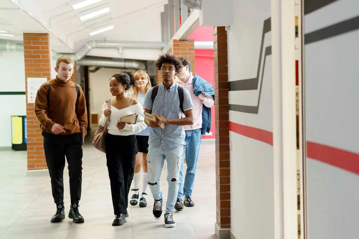 كيفية التعرف والتعامل مع أصدقائك فى الجامعة