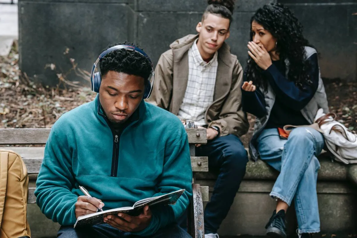 كيفية التعرف والتعامل مع أصدقائك فى الجامعة