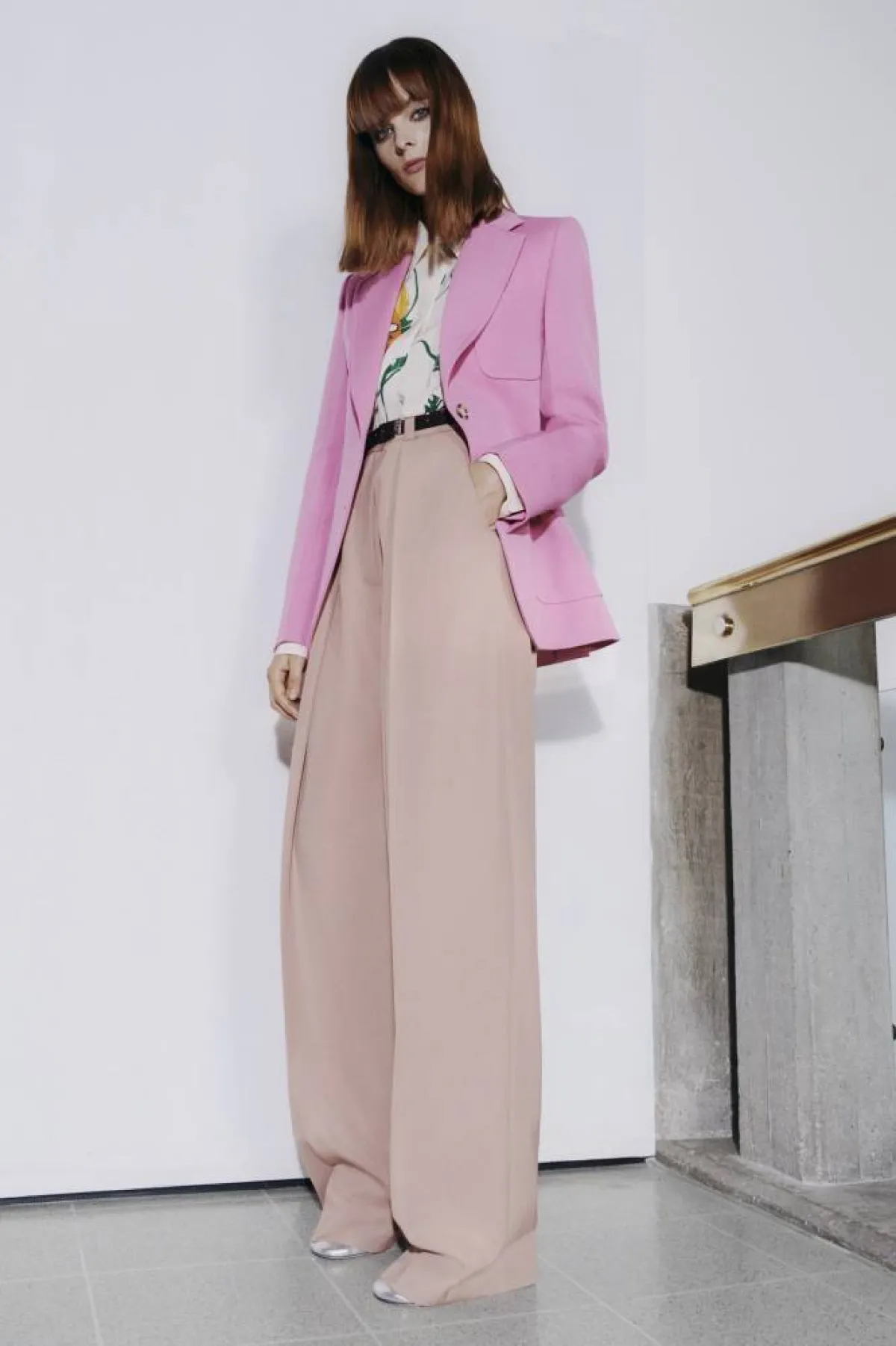 ملابس عملية باللون الوردي