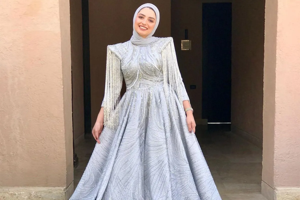 فساتين سواريه رمادية للمحجبات