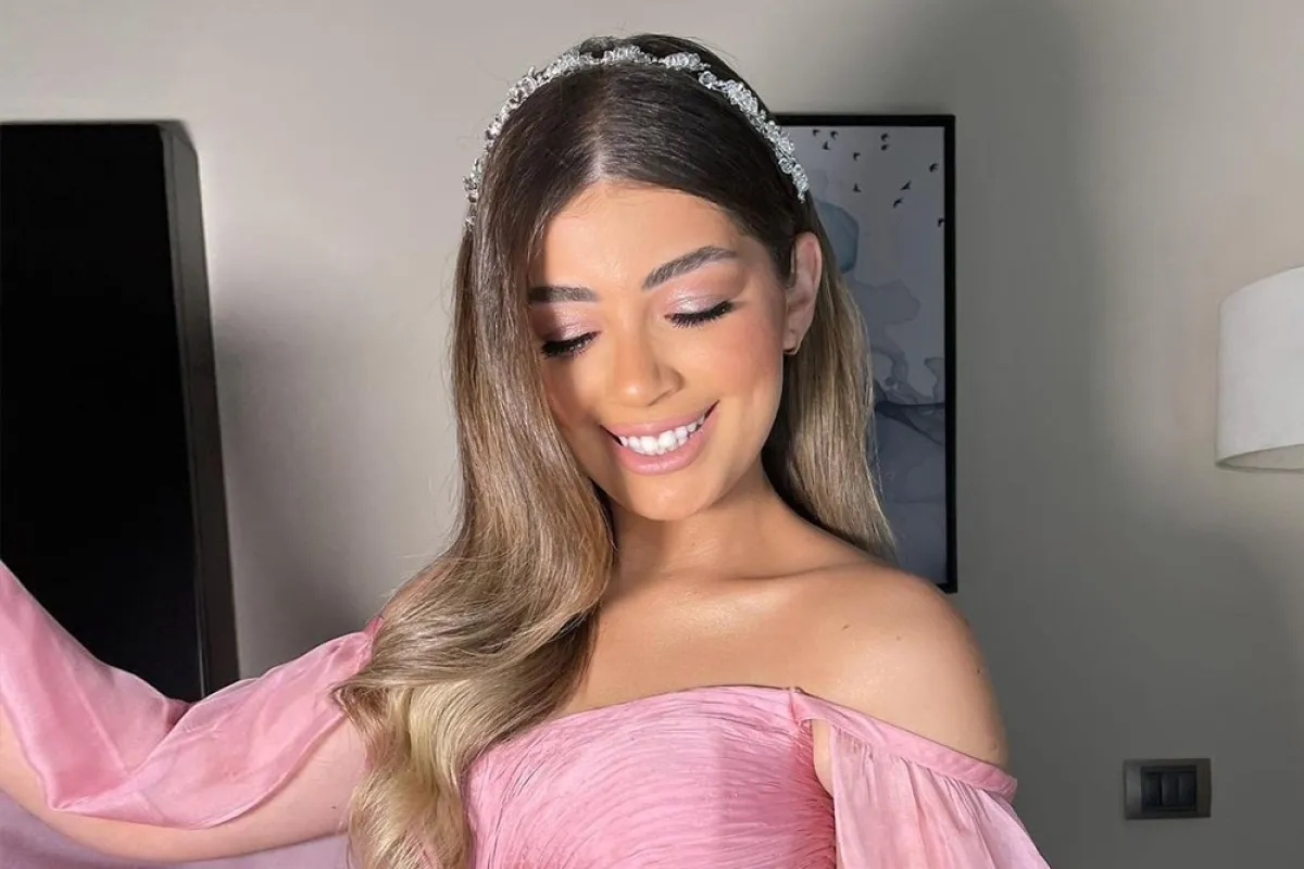 الويفي مع اكسسوار الشعر