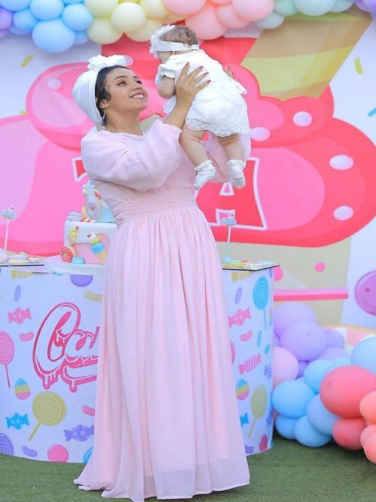 مايا عبد الحميد بفستان زهري ناعم -الصورة من حسابها على الانستغرام