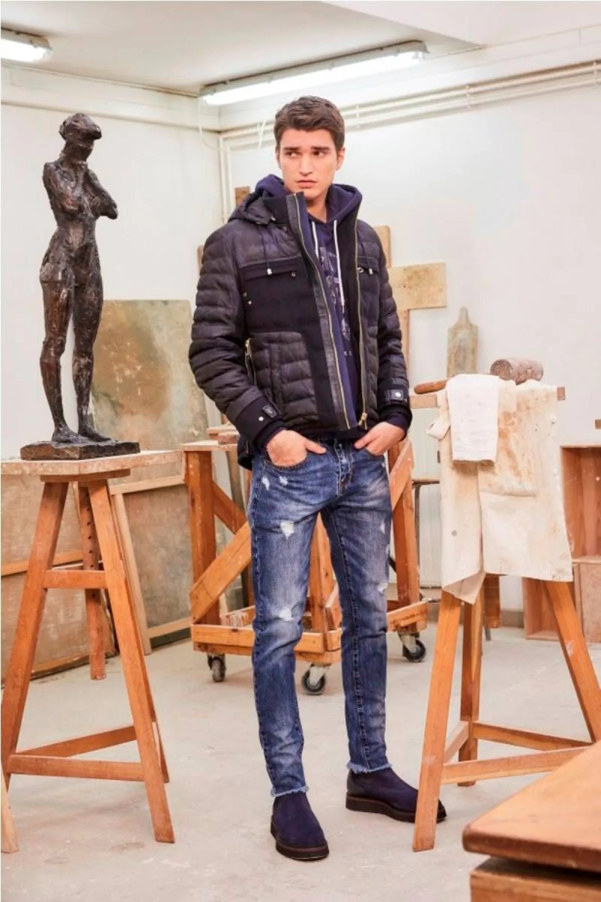 جاكيت الجلد الأسود من إيمانويل انغارو Emanuel Ungaro