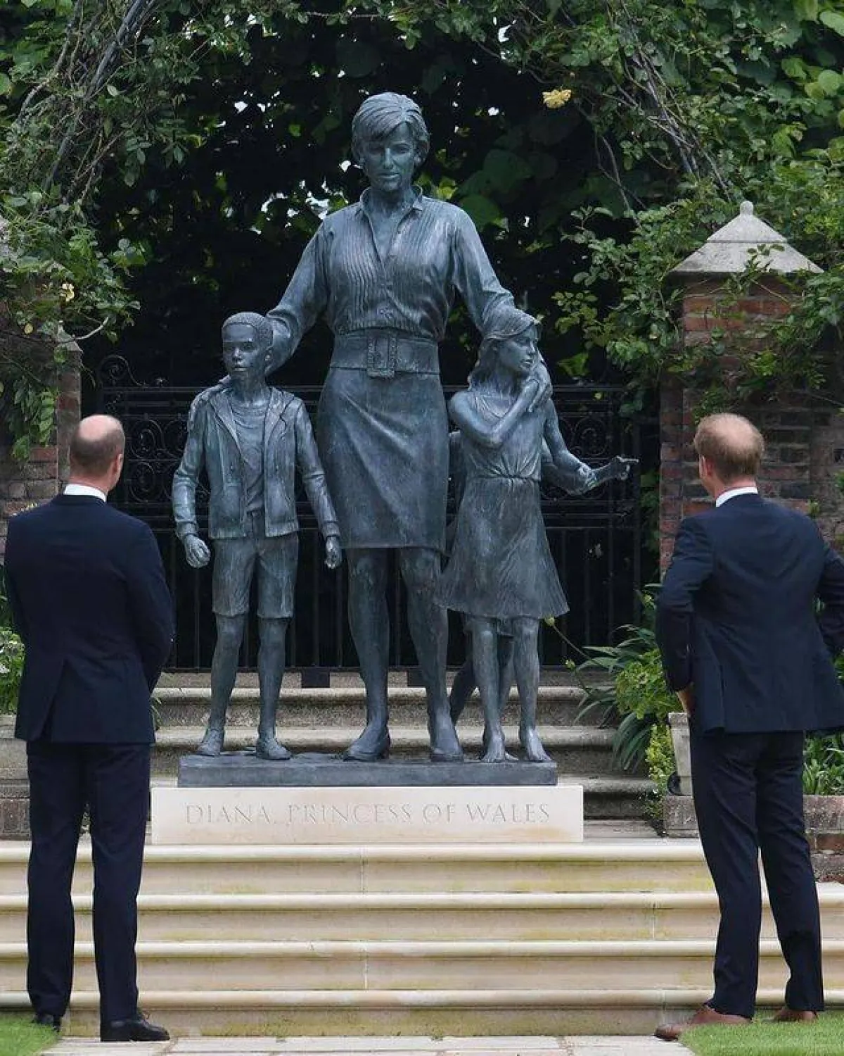 إزاحة الستار عن تمثال الأميرة ديانا- الصورة من حساب Europe Royals على إنستغرام