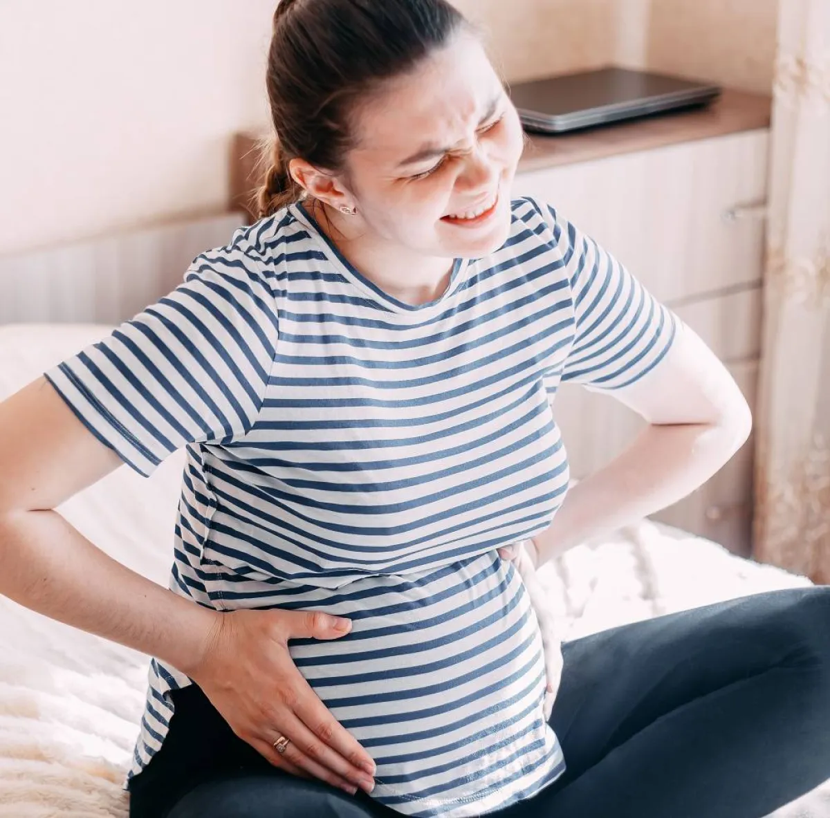 صورة لآلام البطن عند الحامل