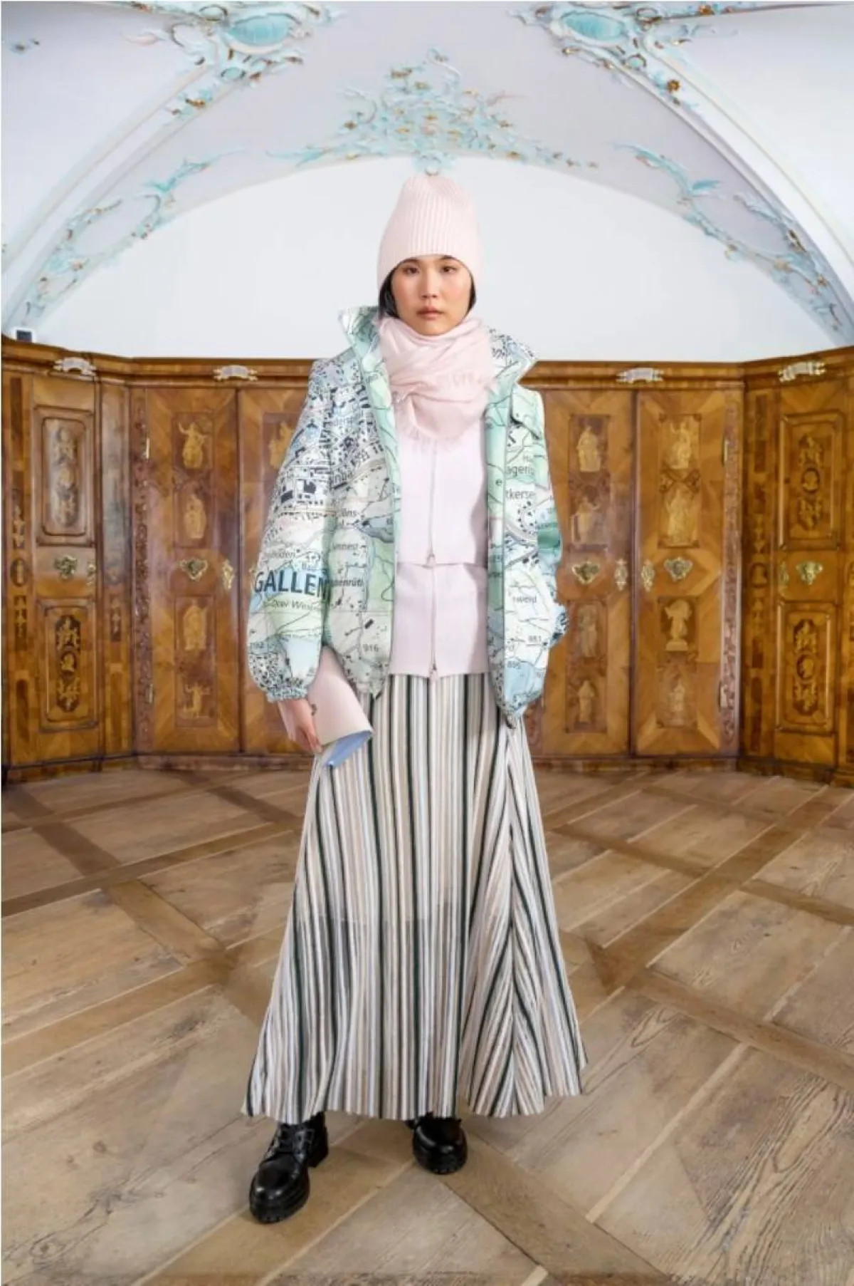 تنورة طويلة مقلّمة من أكريس  Akris