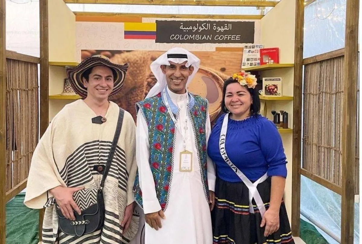 الفنان عبدالعظيم الضامن في جناح كولومبيا