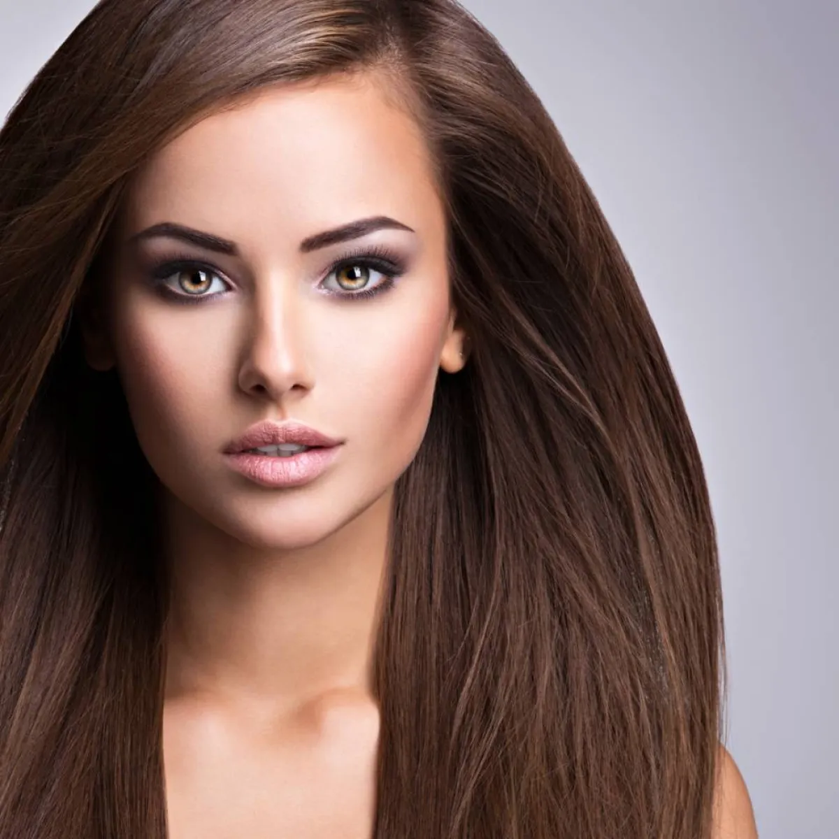 خلطات طبيعية لفرد الشعر وتنعيمه