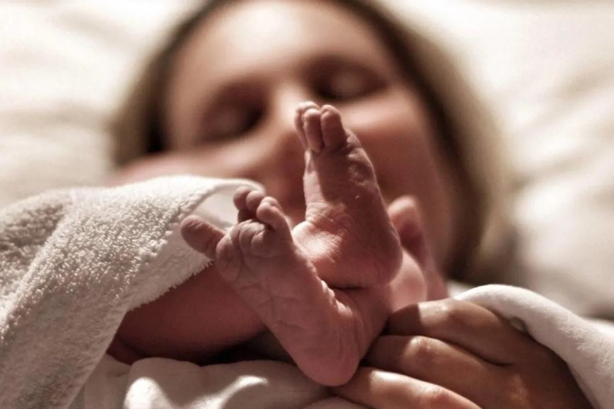 صورة لأم بعد الولادة