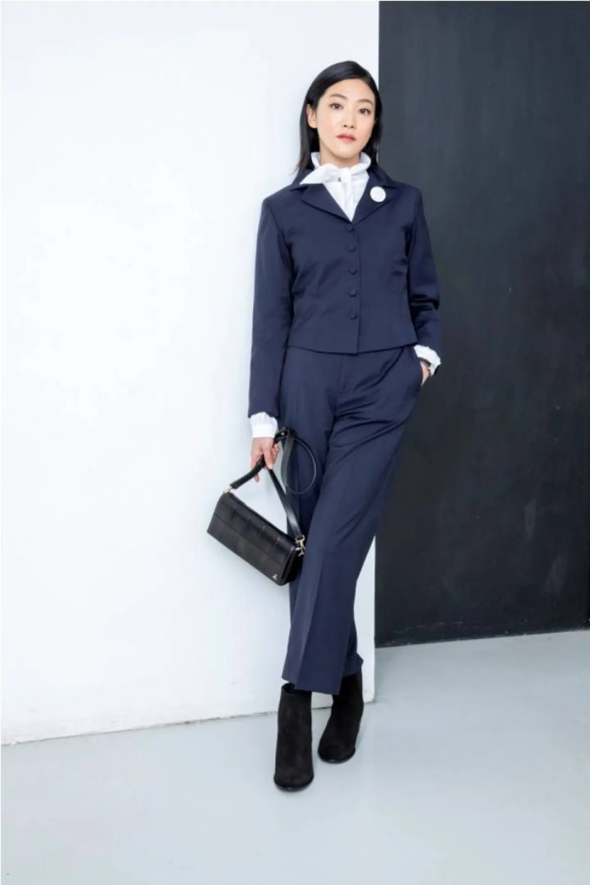 سروال مع الجاكيت بالللون الكحلي