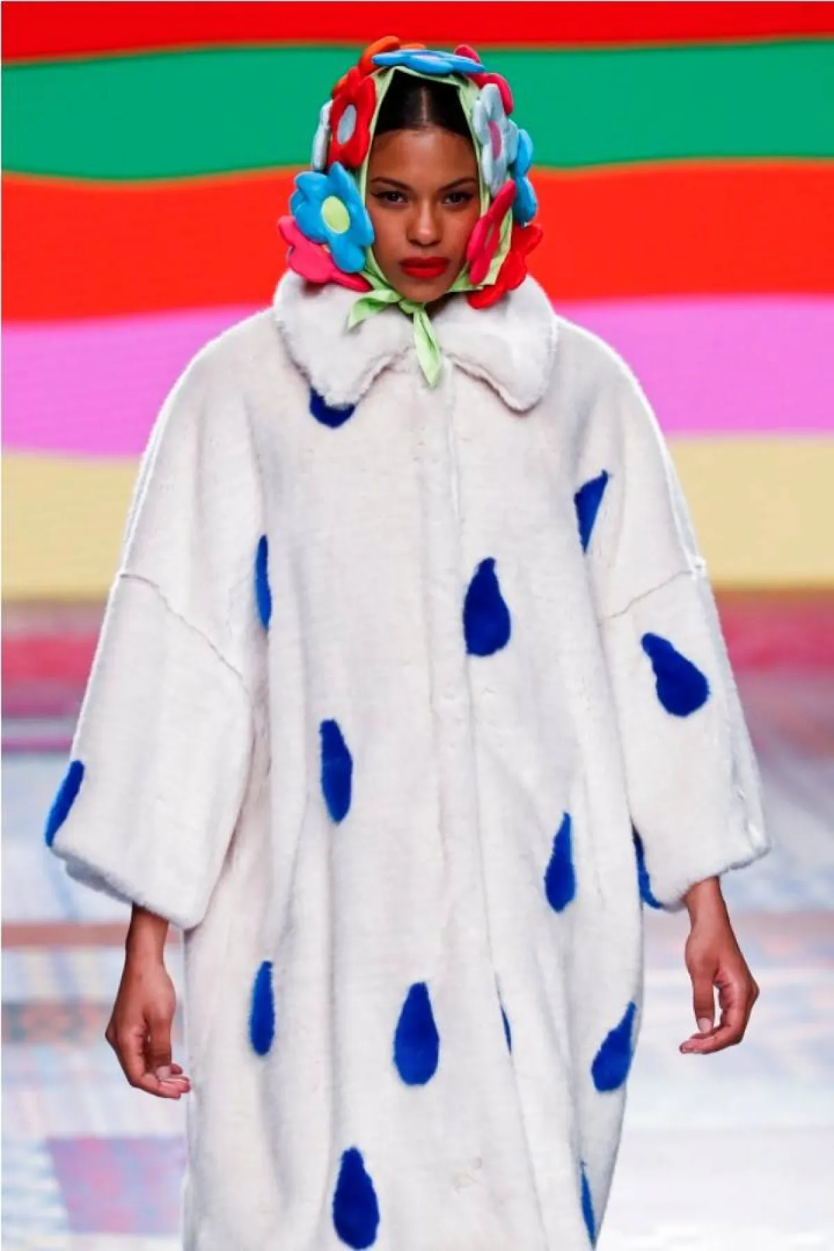 ملابس محتشمة للمرأة العاملة