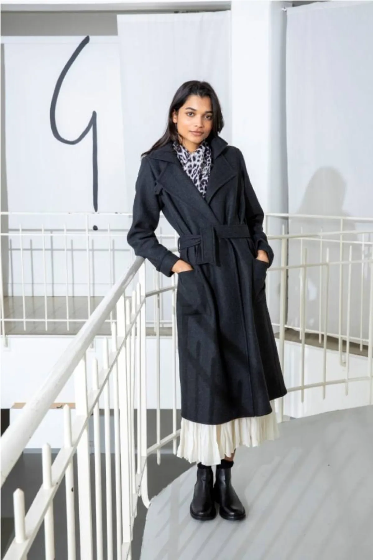 معطف طويل للمرأة المحجبة