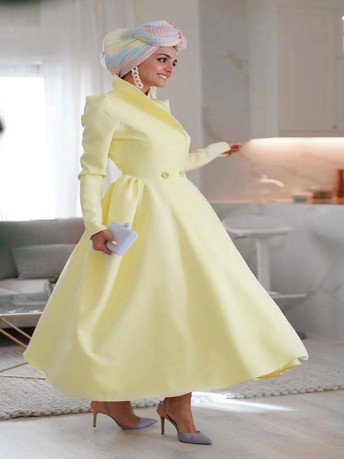 غادة عثمان بوشاح توربان مطبع بالألوان -الصورة من حسابها على الانستغرام