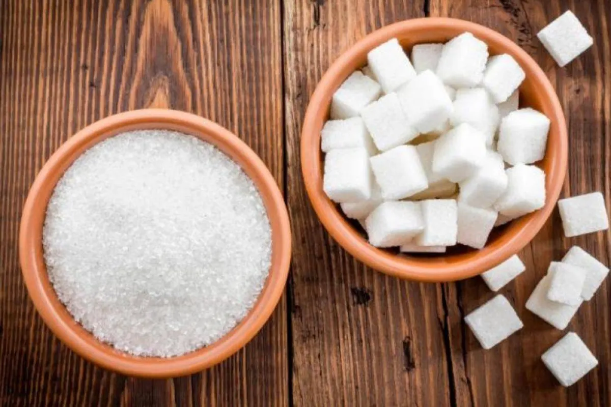 عند تناول الأغذية الغنية بالأملاح والسكر