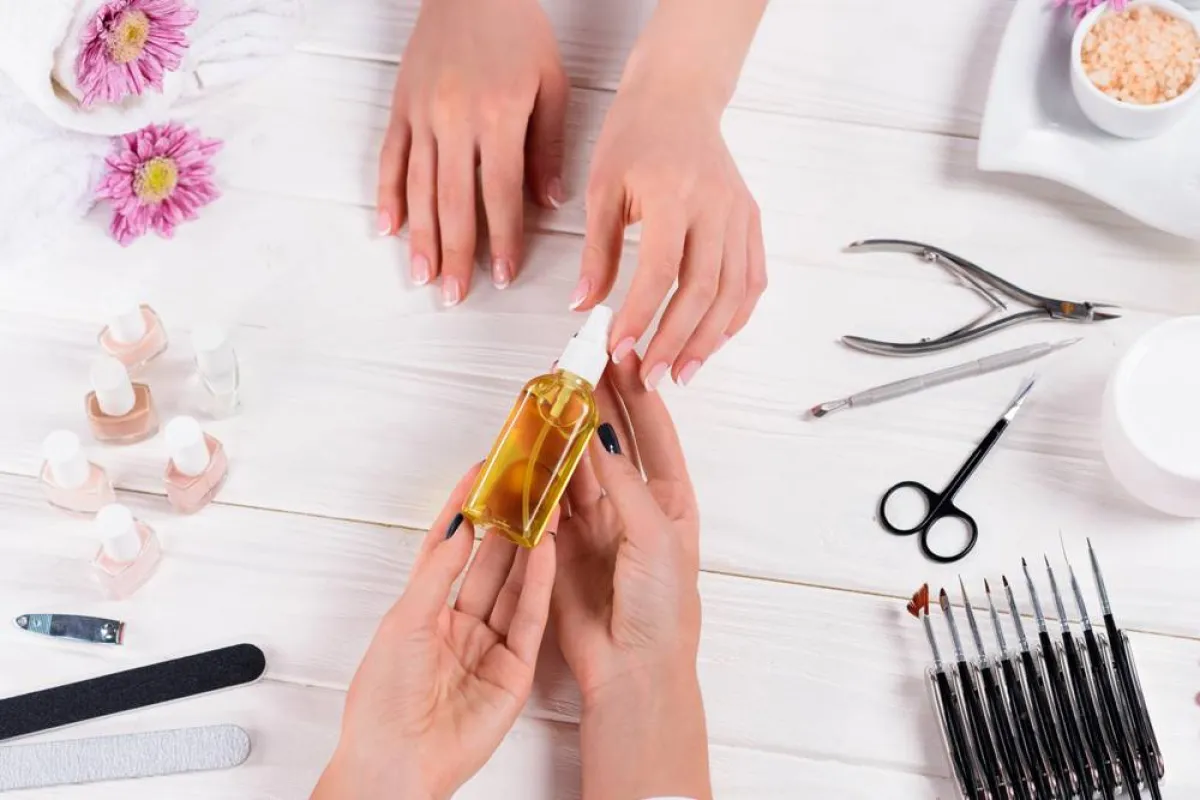 خلطات طبيعية للعناية بالأظافر