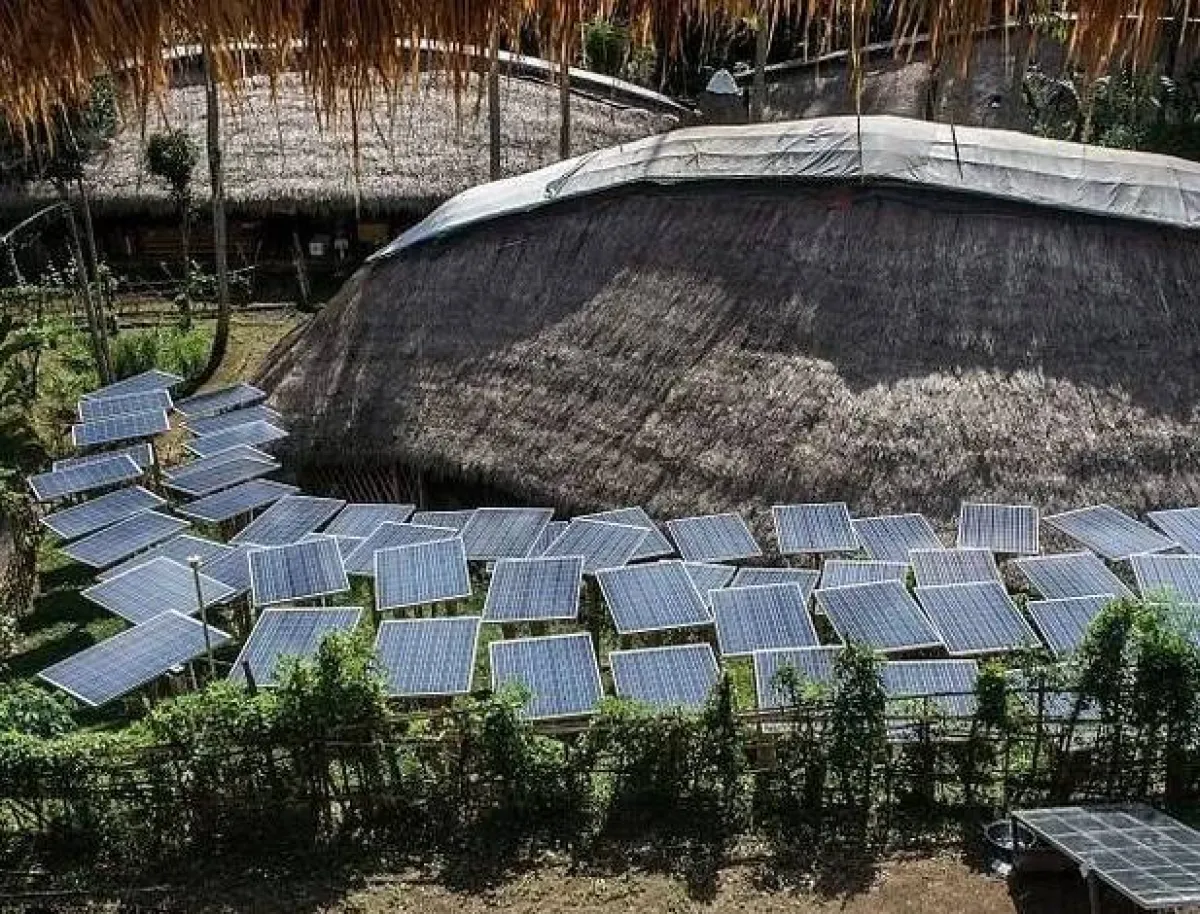 100 لوح شمسي فى مدرسة بيئية