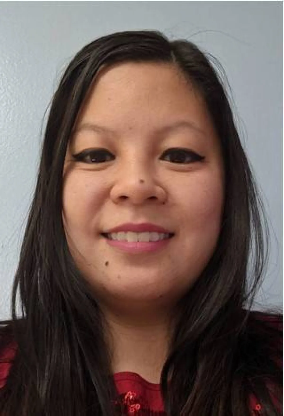 سيدة يابانية سوداء الشعر