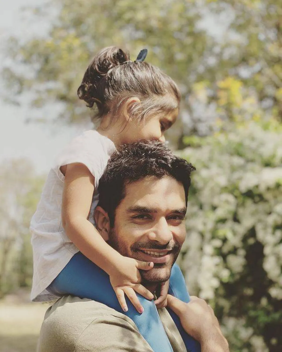 أنجاد وابنته مهر- الصورة من حسابه على إنستغرام