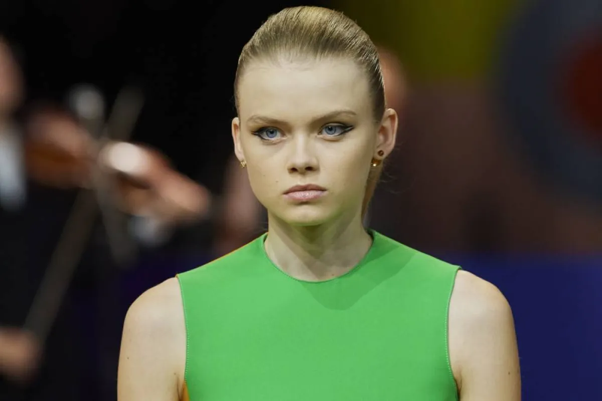 اتجاهات موضة الشعر والمكياج اربيع وصيف 2022