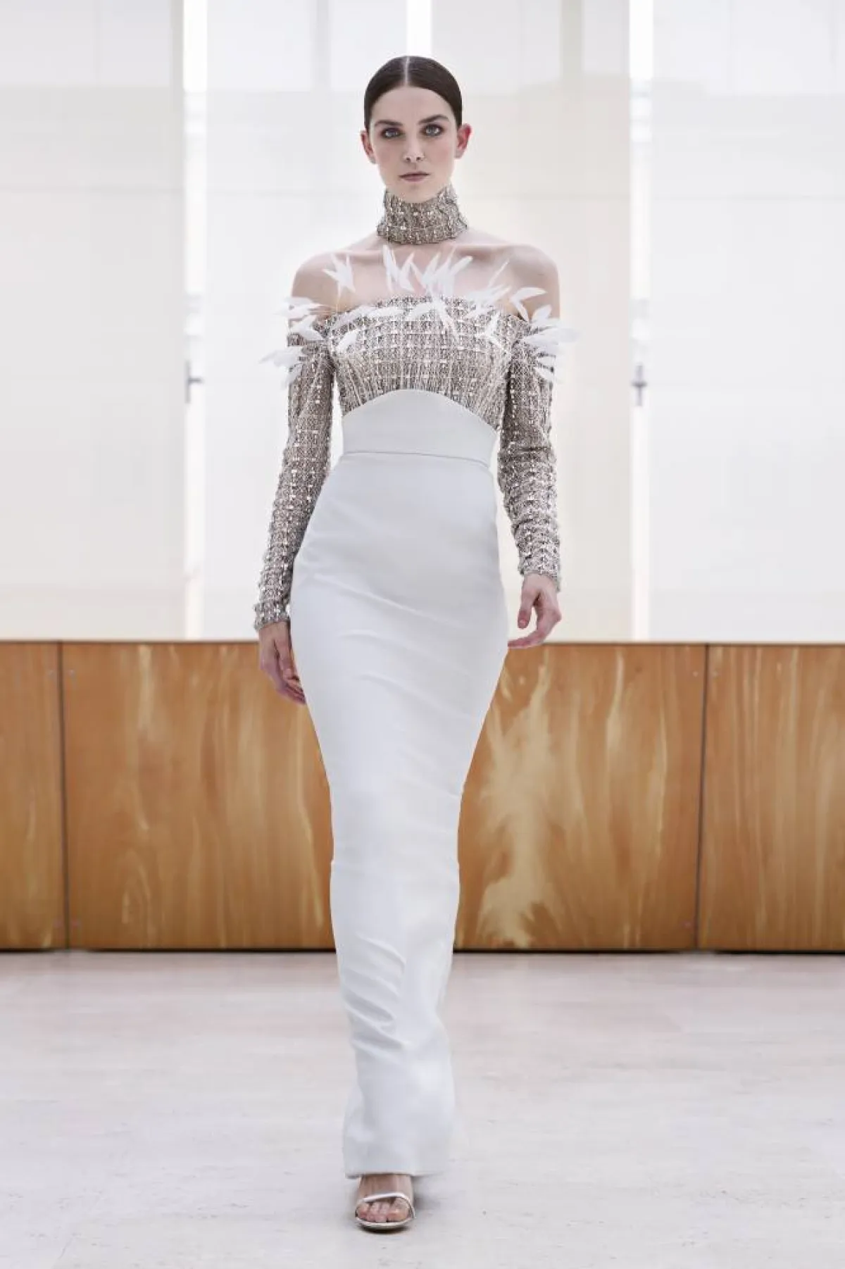 فستان خطوبة باللون الأبيض من أنطونيو غريمالدي Antonio Grimaldi