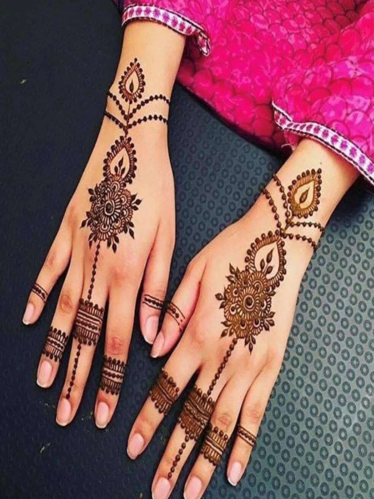 حناء الاسورة مع الاصابع