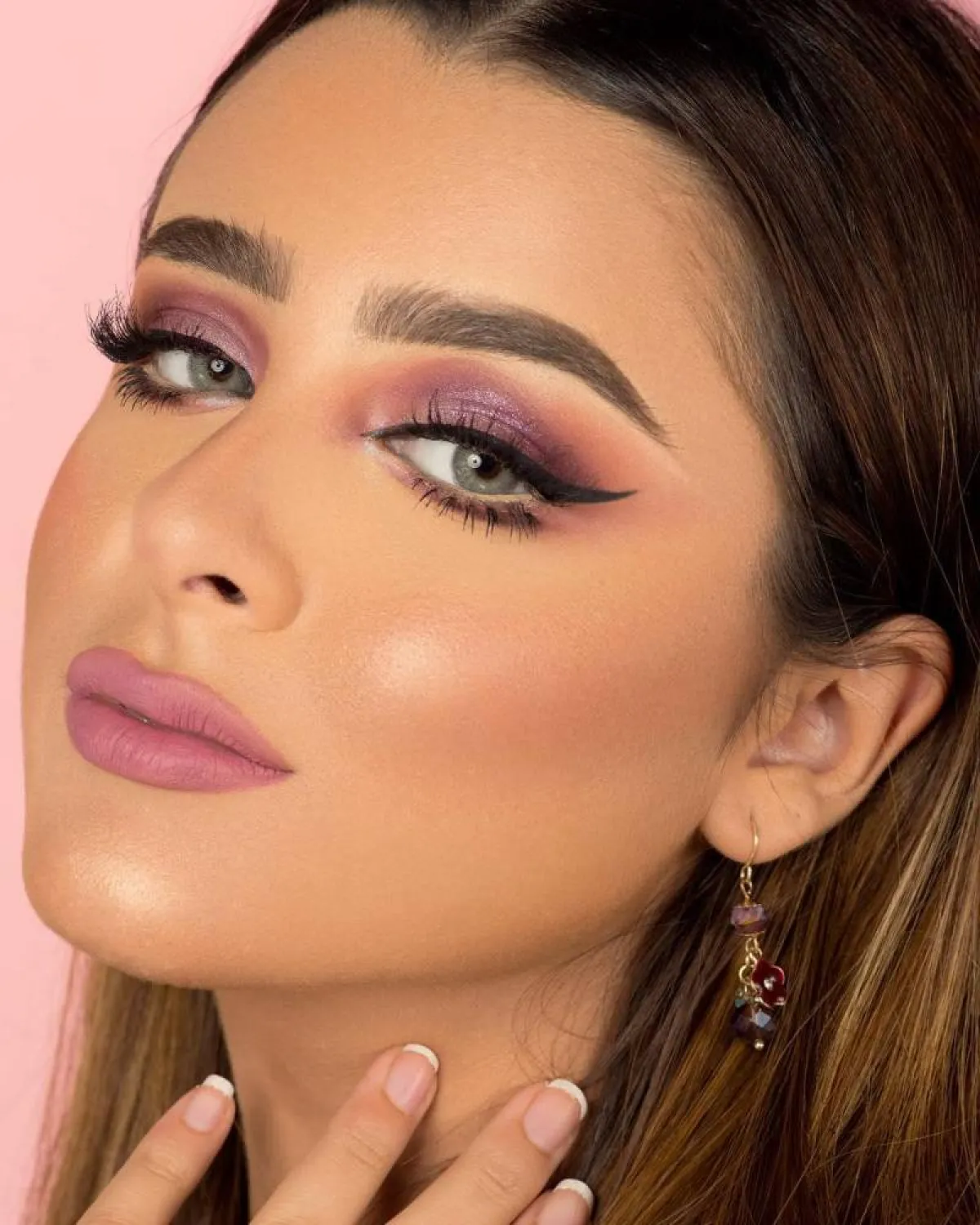 مكياج سعودي ينفسجي لامع للعروس
